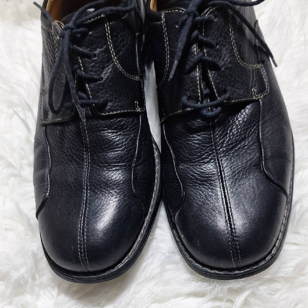 Johnston & Murphy Classic Black Oxfords - Picture 4 of 7